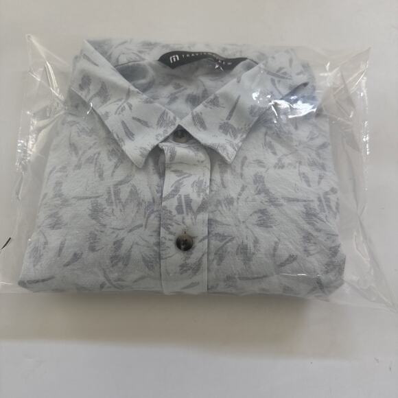 Travis Mathew Collared Shirt Mens Medium Tropical Floral‎ All Over Print Golf - Picture 8 of 8